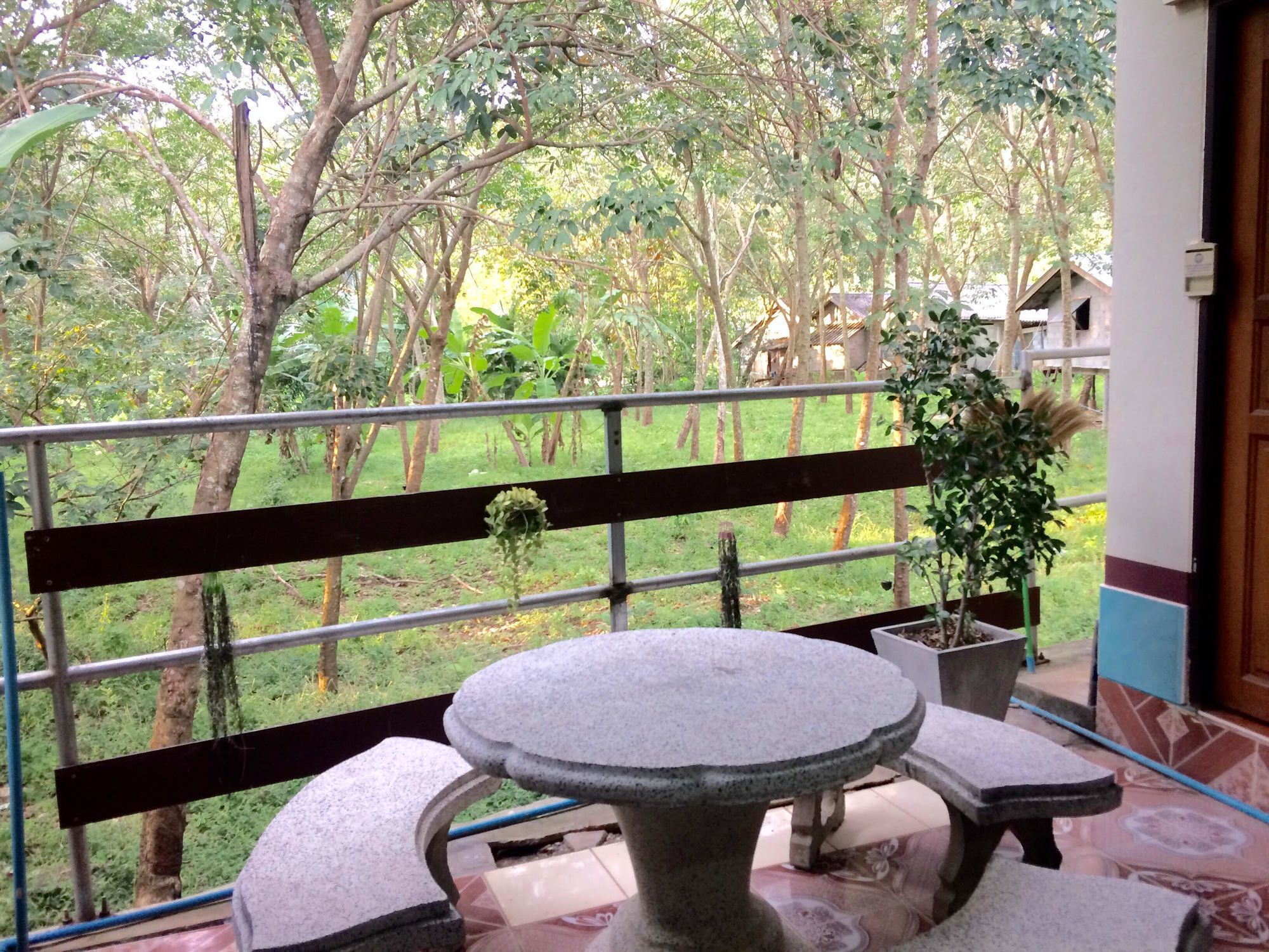 Hotel Hide-In House Ko Lanta Esterno foto